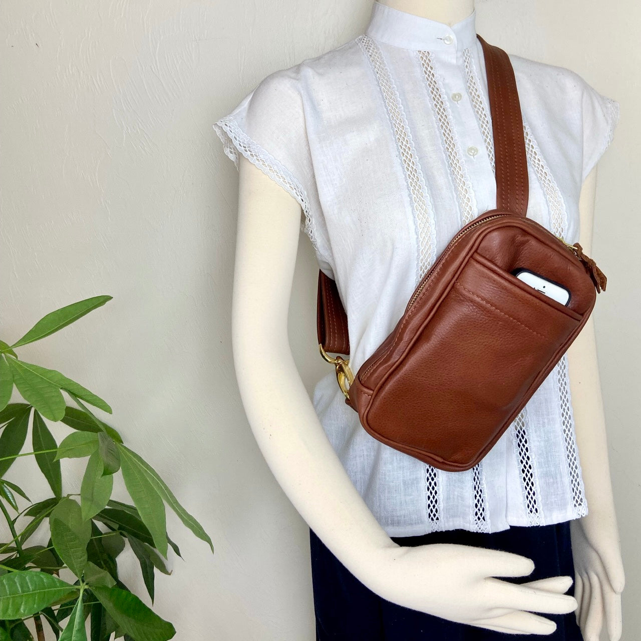 Fran - Leather Crossbody Bag w/ Magnetic Snap Pocket