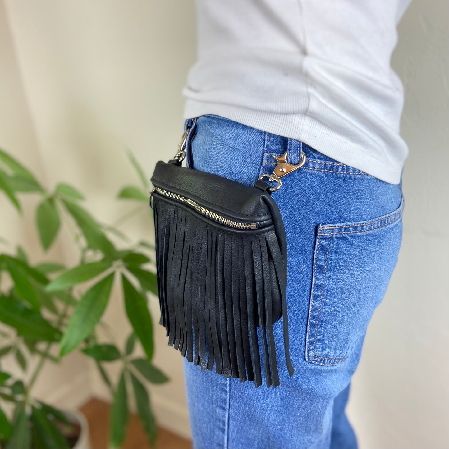 Jett - Small Fringe Bag