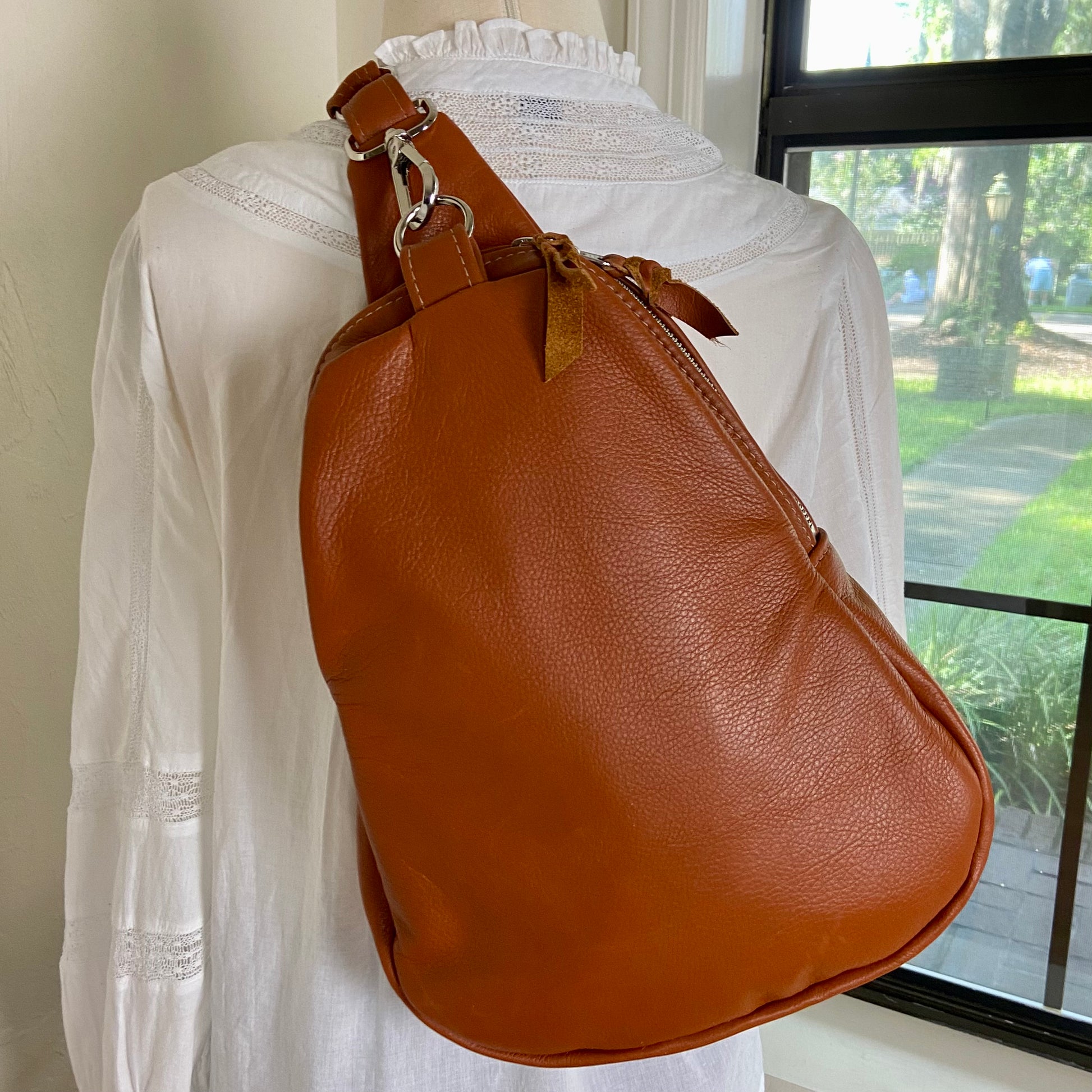 cynnie leather sling backpack Lennon ~ Sling Backpack
